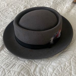 Selentino men’s grey felt Oak Porkpie hat.  size 7-3/8